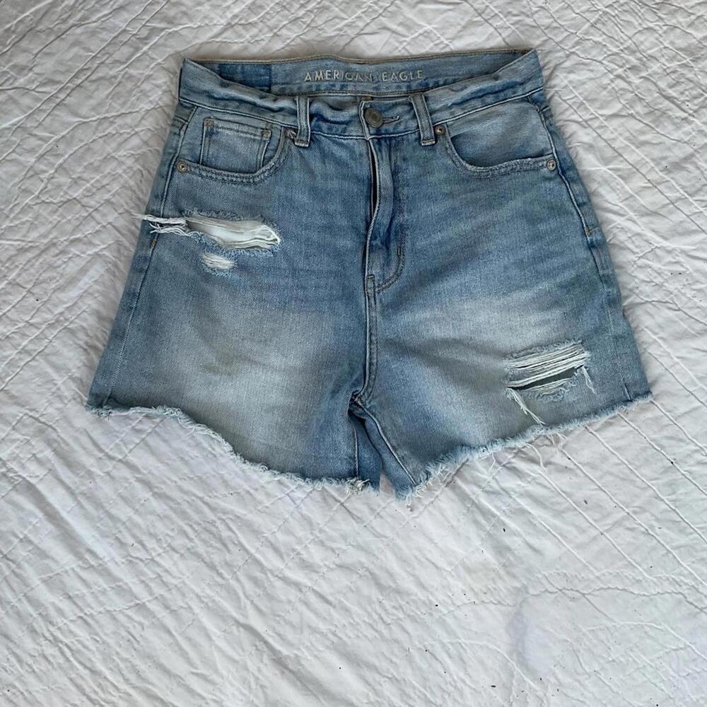 Size 0 American Eagle Outfitters Light Blue Distressed Jean Mom Shorts size